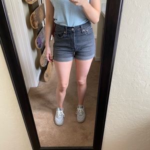 Authentic Levi’s Grey HR Jean Short 🦋